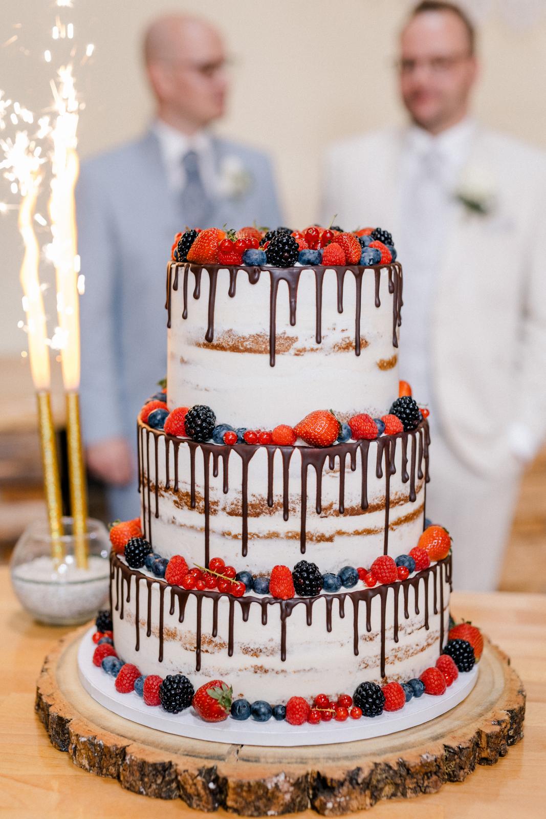 Hochzeitstorte mit Wunderkerzen